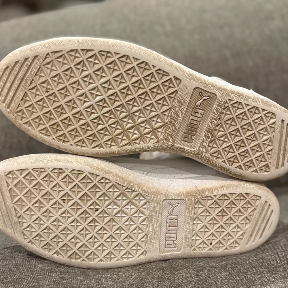 Women’s Puma white vikky mid high top 8.5 shoe. - Picture 5 of 8